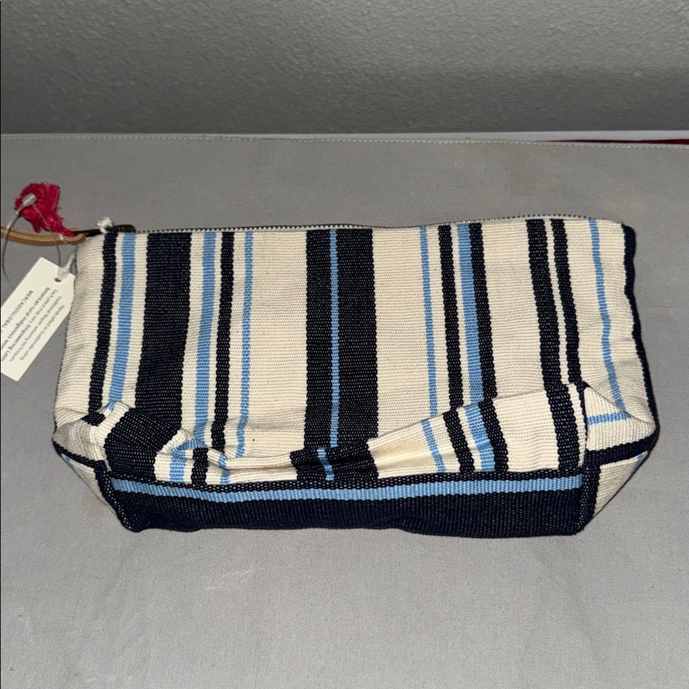 Cristina Cosmetic Zip Pouch, a Mercado Global and Liverpool Los Angeles. - Picture 3 of 4